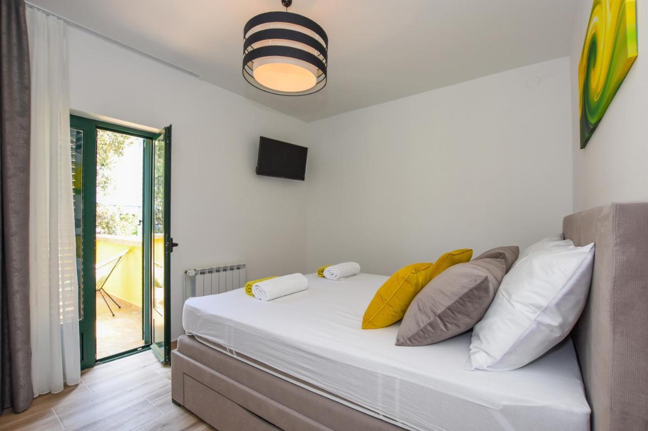מאנדרה Apartmani Plazibat מראה חיצוני תמונה