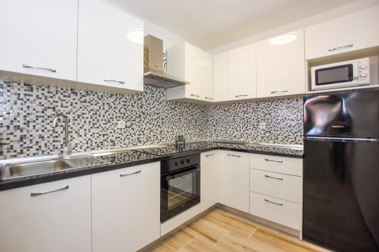 מאנדרה Apartmani Plazibat מראה חיצוני תמונה